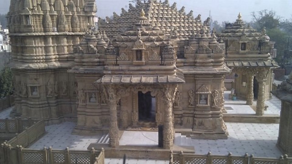 Chintamani Parasnath Bhoopatwala Jain Mandir